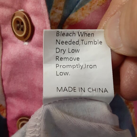 Unbranded Womans Blouse Size LARGE, 3/4 Sleeve Multicolor, Buttons at Neck - Picture 5 of 8